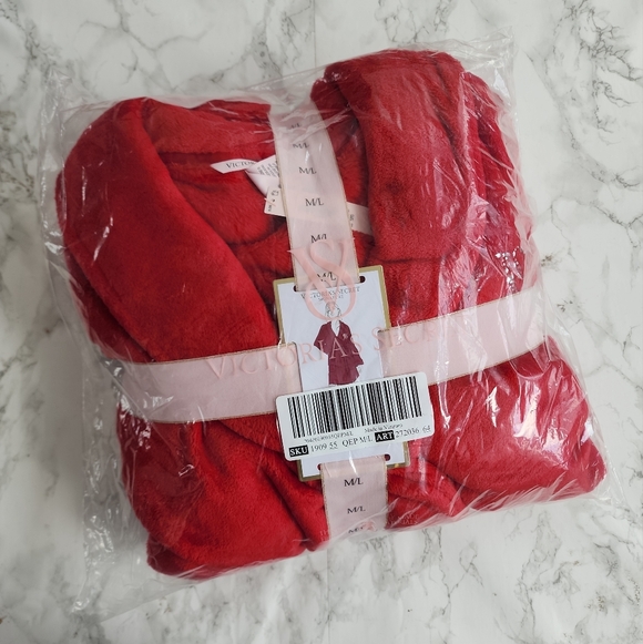 Victoria’s Secret cozy plush robe in red size M/L & Sleepers L - Picture 9 of 11